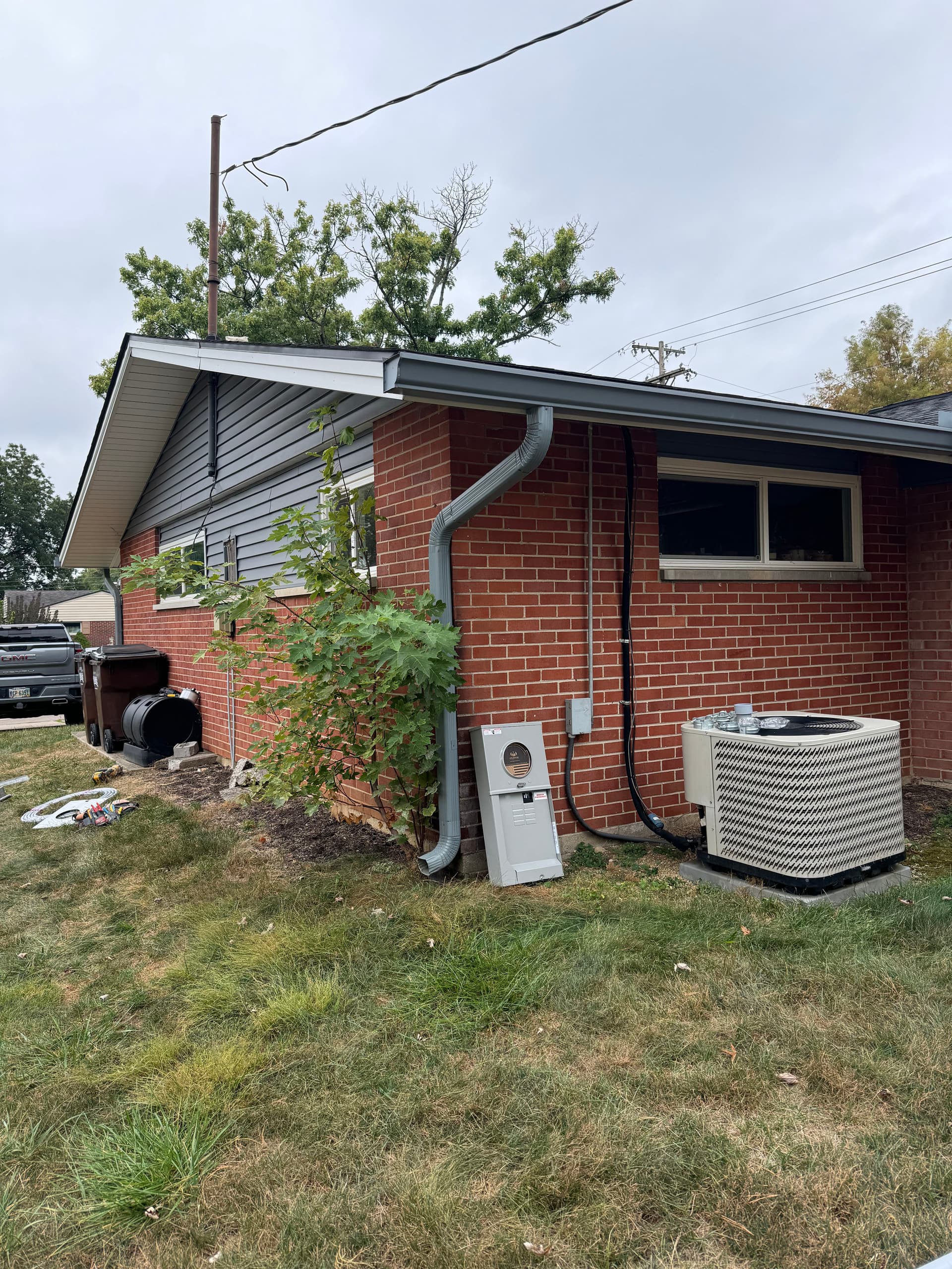Gallery photos for Damaged Service Entrance Removed and Replaced with a 200 Amp Upgrade: Image #1