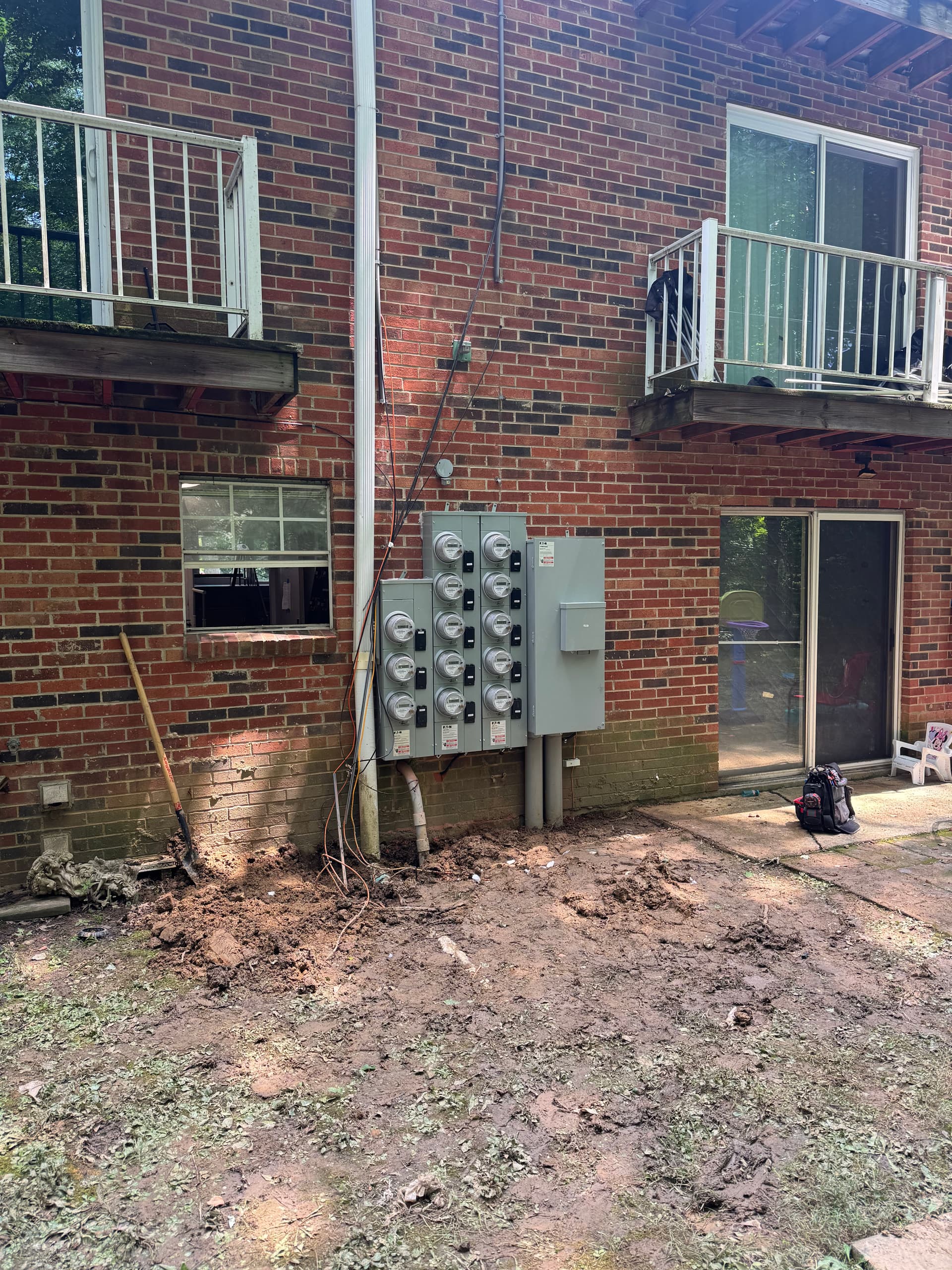 Gallery photos for 600 Amp Federal Pacific Disconnect Removed at 12-Unit Apartment Building: Image #3