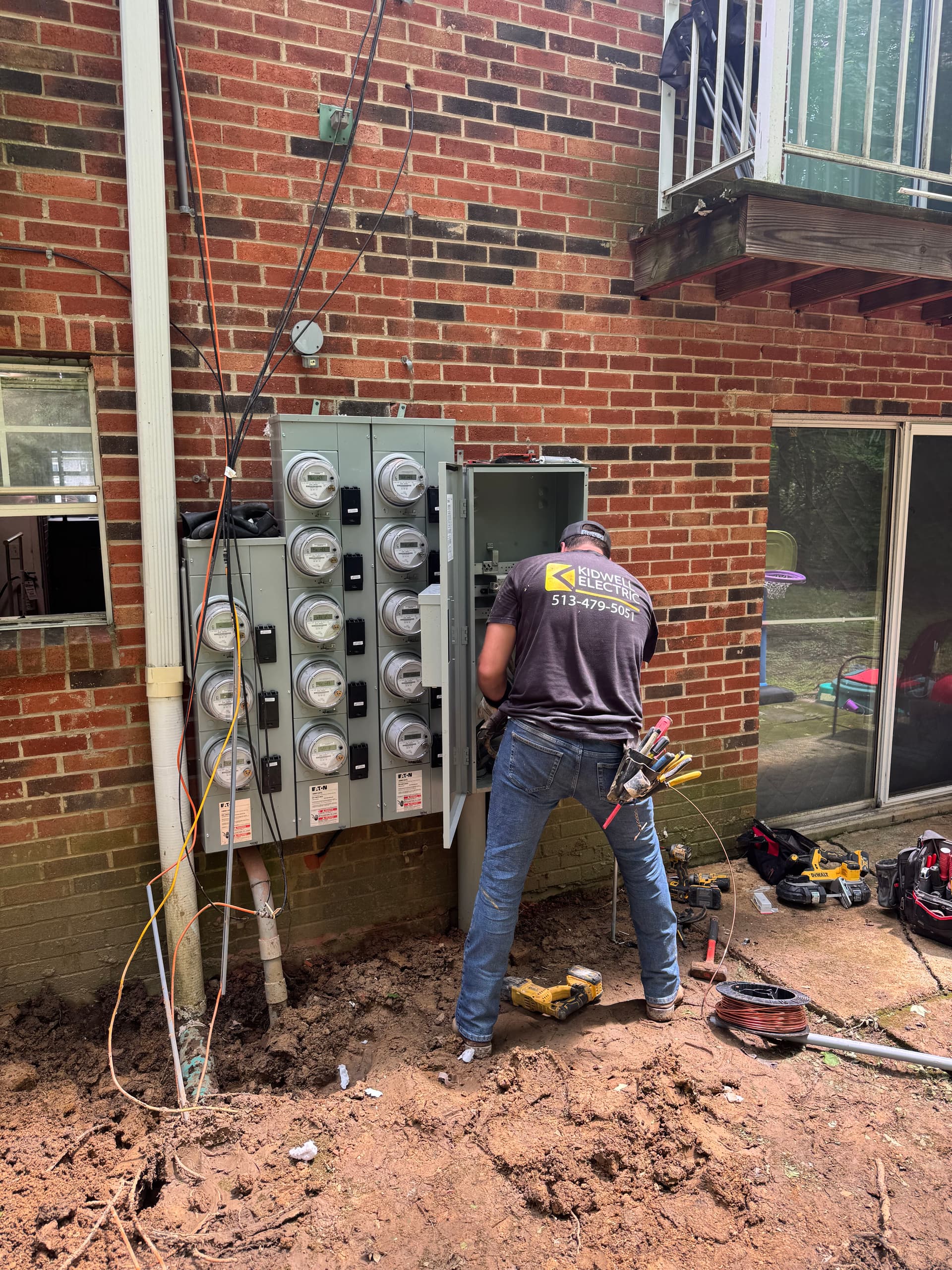Gallery photos for 600 Amp Federal Pacific Disconnect Removed at 12-Unit Apartment Building: Image #2