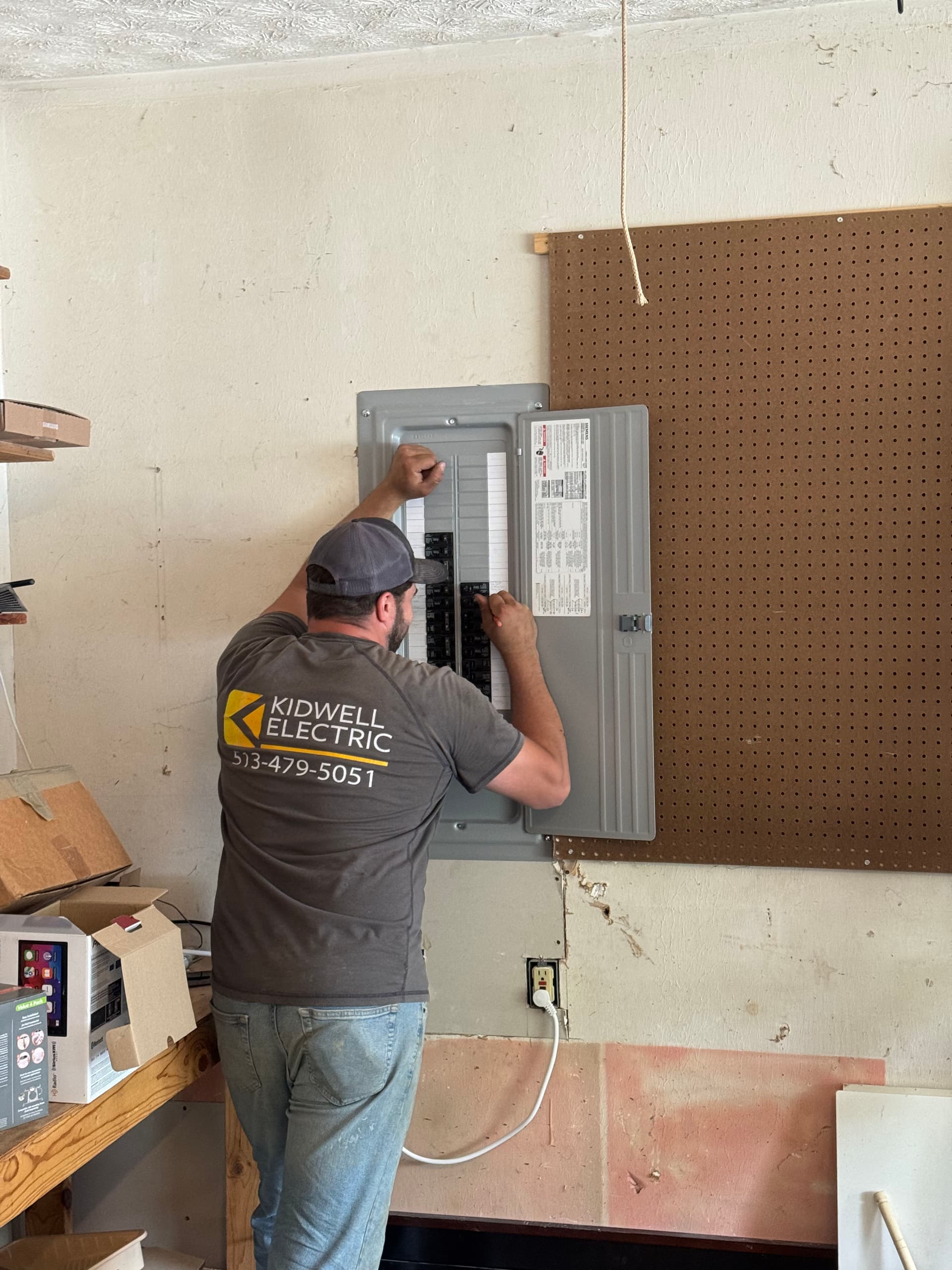 Gallery photos for 200 Amp Service Upgrade with Pool Sub Panel and Excavation: Image #2