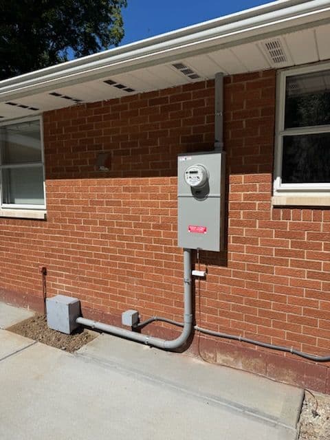Gallery photos for Meter and Panel Upgrade Boosts Home Efficiency: Image #2